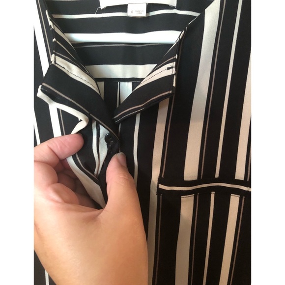 Black and White Collarless Striped Shirtdress - Picture 4 of 10